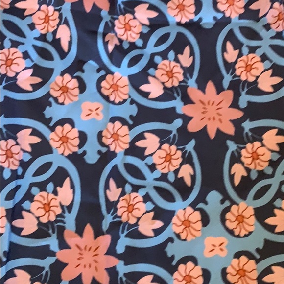 Pretty patterned work blouse - Picture 4 of 4